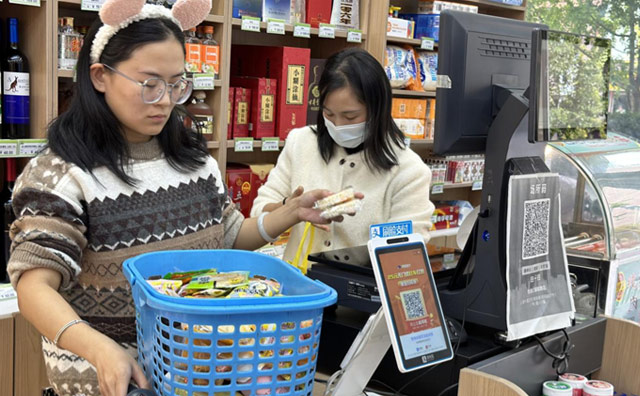 在選擇零食店加盟品牌時，需要充分關(guān)注三個方面，怡佳仁滿足你的需求