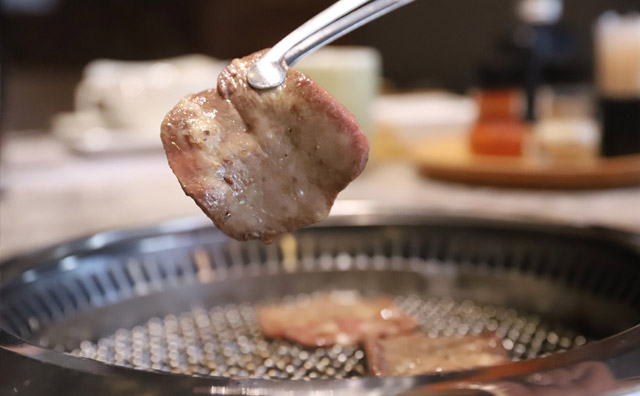 富士燒肉牧場(chǎng)，酒吧式文化烤肉